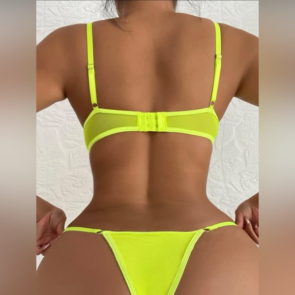 Lace Lingerie Set - Picture 3 of 5